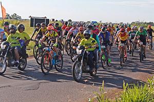 Cerca de 400 ciclistas participaram ontem do 3º Pedal do Torresmo 