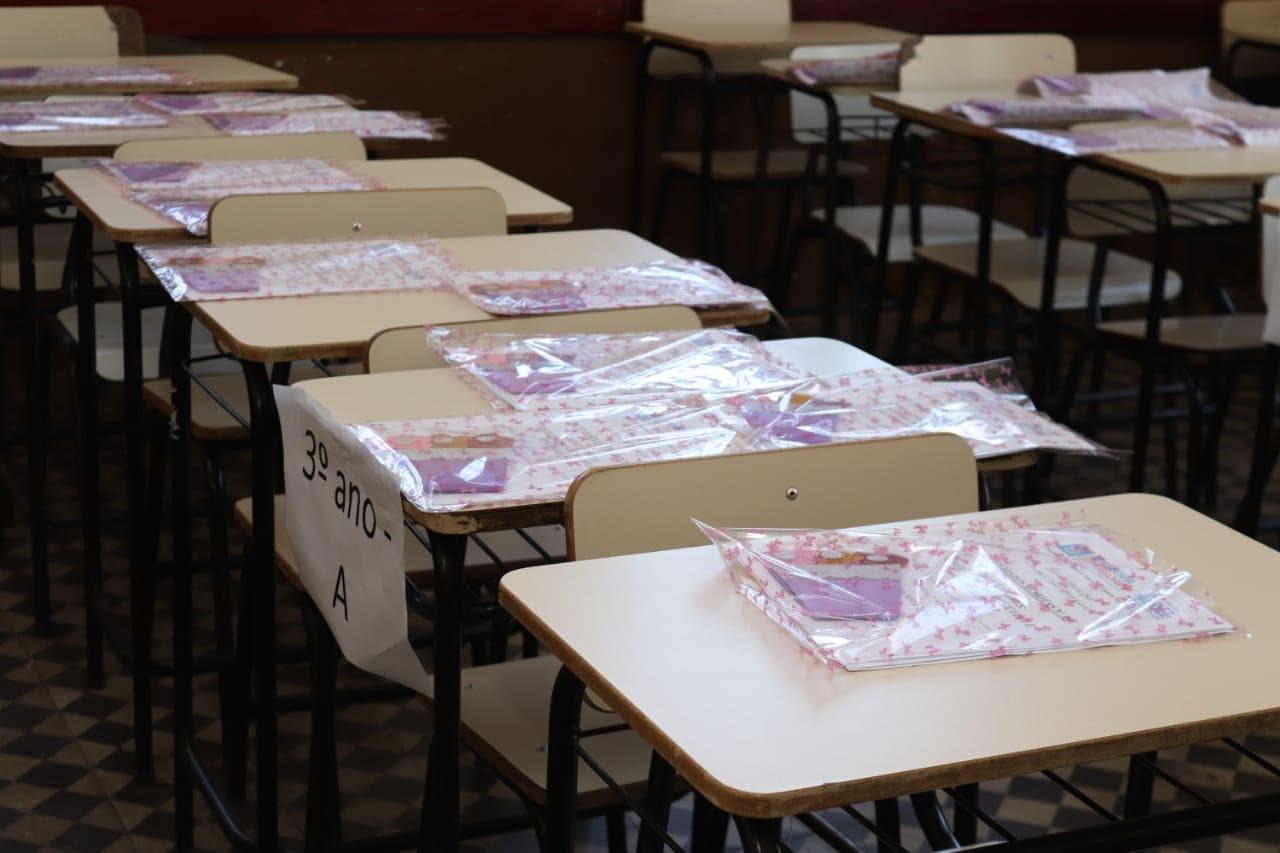 Governo Municipal prorroga suspensão das aulas presenciais até 31 de maio e entrega de material já começou nas escolas
