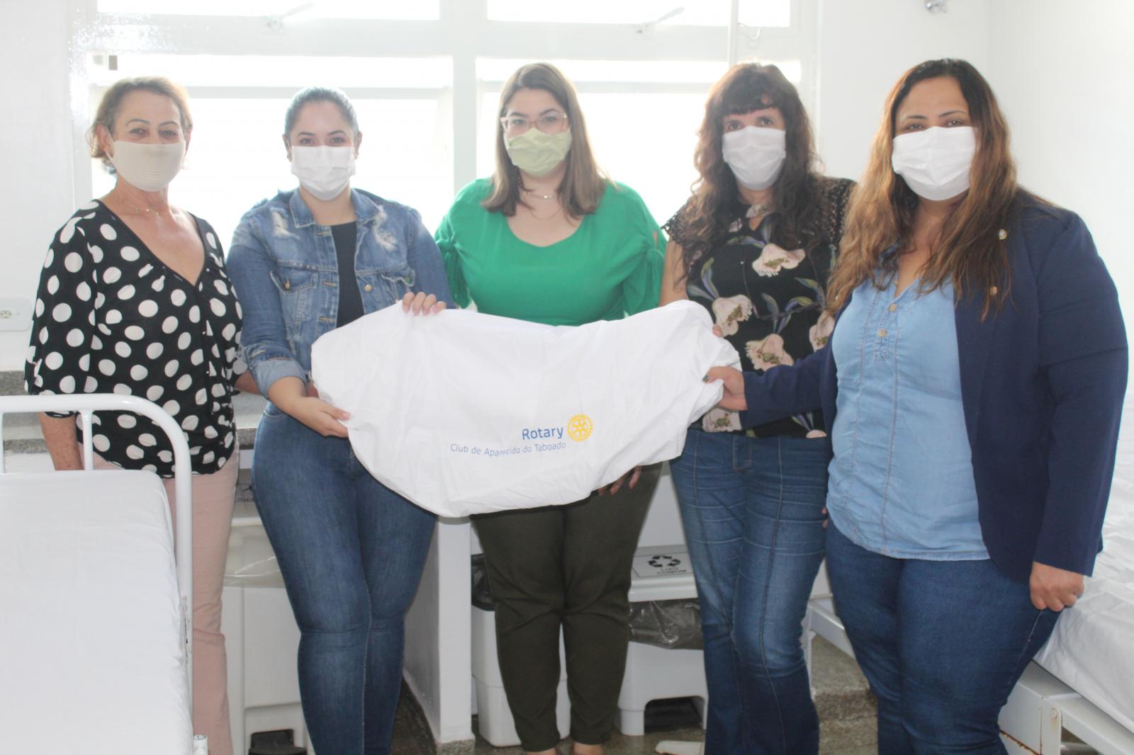 Rotary Club entrega 198 lençóis para a FESAT após campanha solidária
