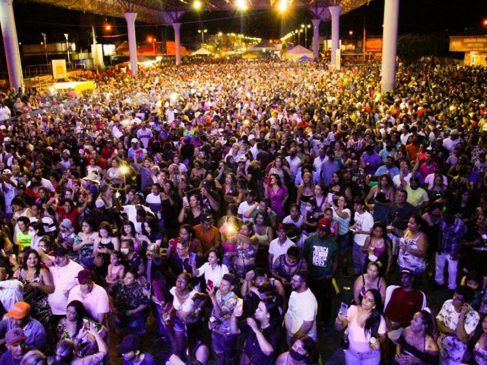 1º Festival Cultural de Paranaíba recebeu Raça Negra com público de aproximadamente 15 mil pessoas