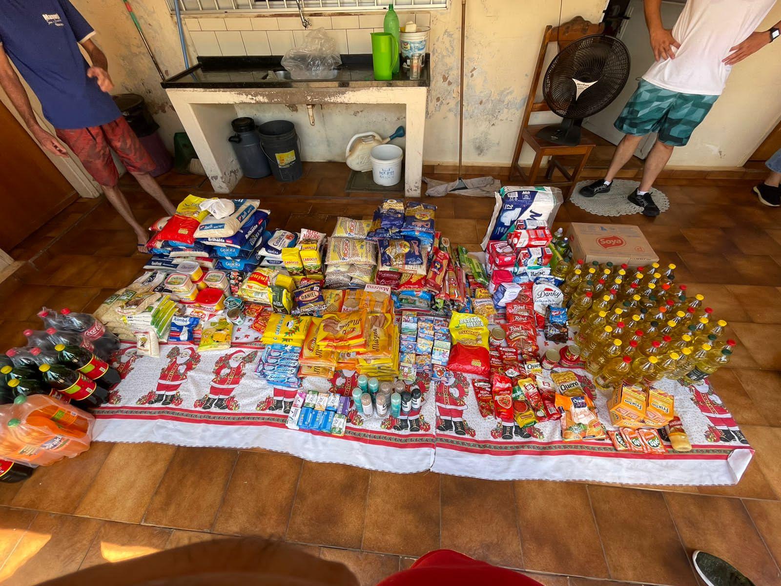 Campanha do Rotary Club arrecada quase meia tonelada de produtos para o Lar dos Idosos