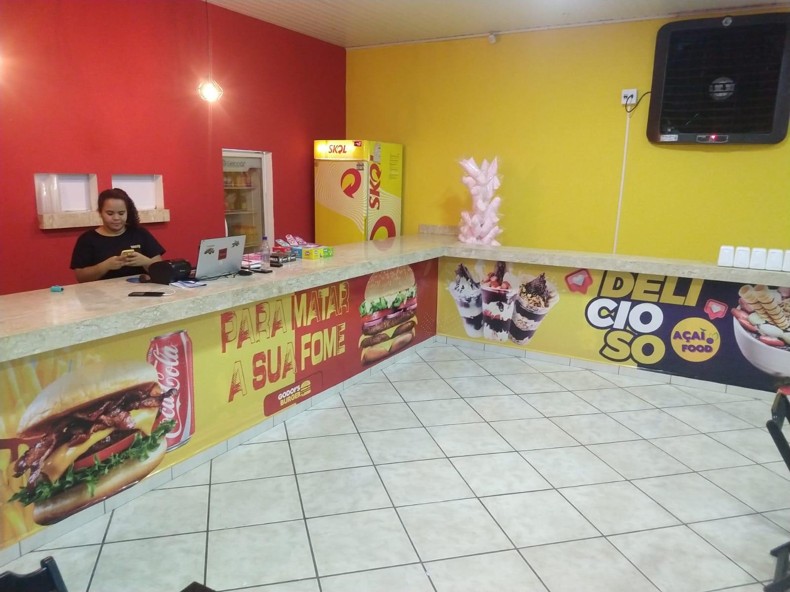 Godoi’s Burger atende agora em novo endereço