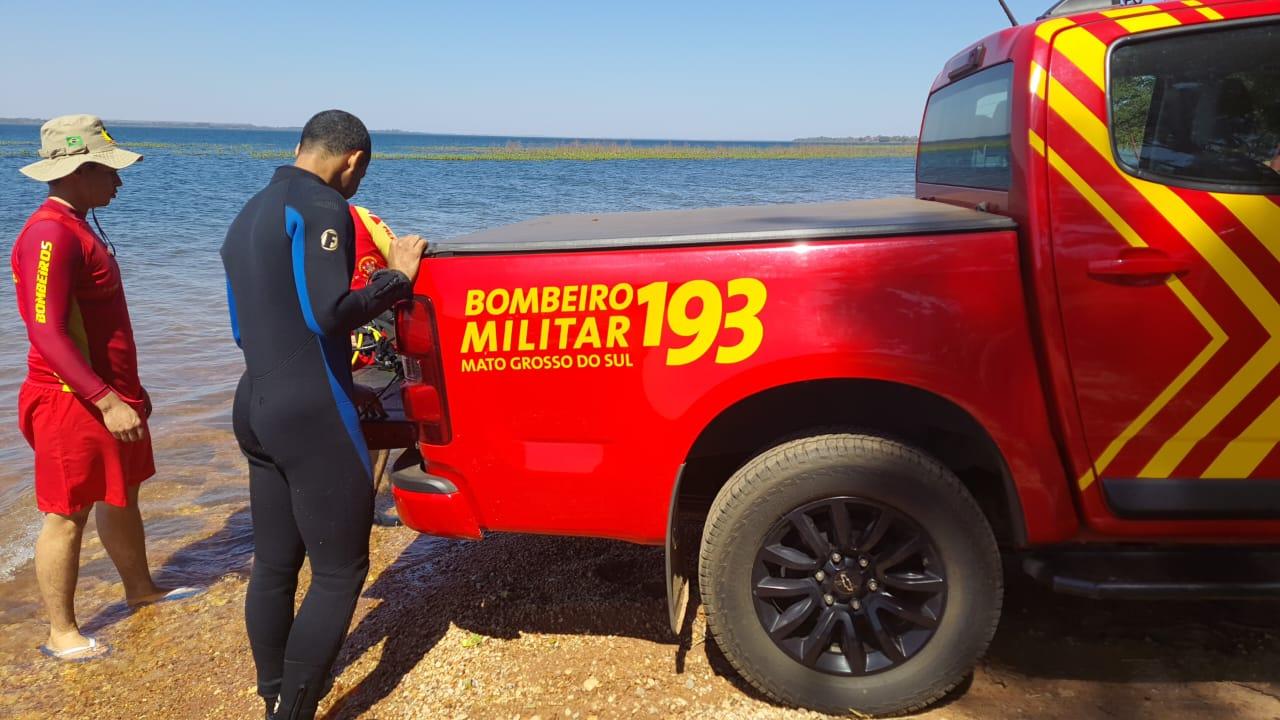 Bombeiros fazem buscas por jovem desaparecido no Rio Paraná