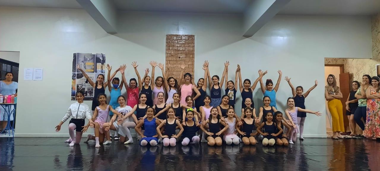 Escola de Dança Studio de Artes Manoela Jasques recebe bailarinas para workshop profissional