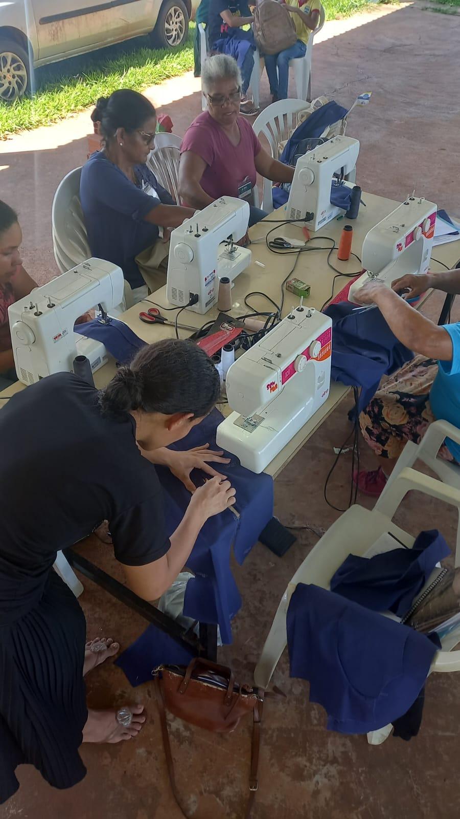 Curso de corte e costura capacita mulheres em Selvíria