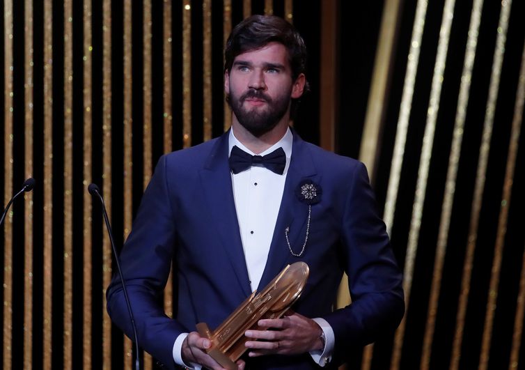 Alisson foi o único brasileiro premiado pela France Football - REUTERS / Christian Hartmann